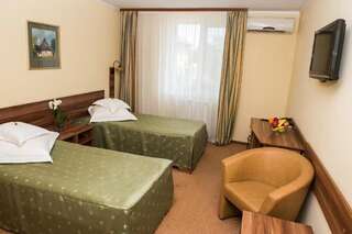 Отель Hotel Lyra Орадя Двухместный номер с 1 кроватью или 2 отдельными кроватями-10